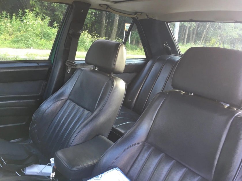 Мерседес 190 салон сзади