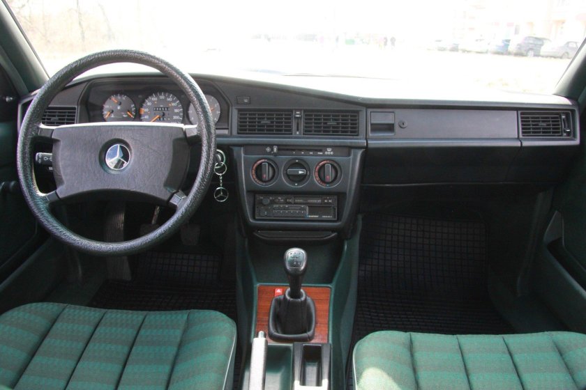 Мерседес 190 салон