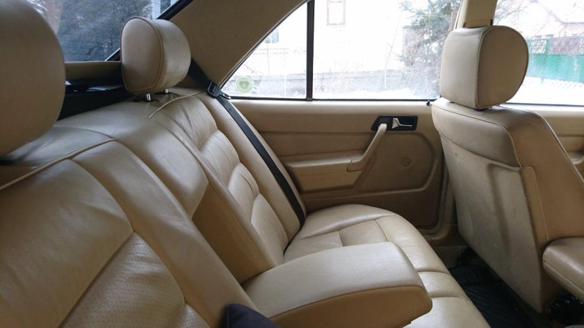 Мерседес 190 салон сзади