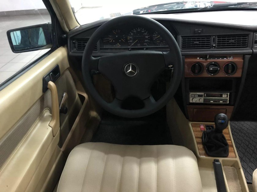 Mercedes Benz 190 w201 салон