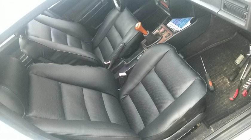 Кожаный салон Мерседес 190