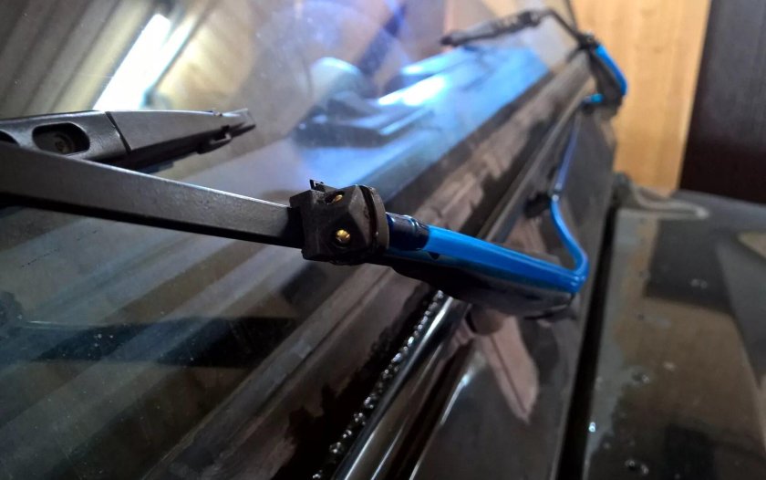 Щетка стеклоочистителя с форсункой омывателя 600 Alvi