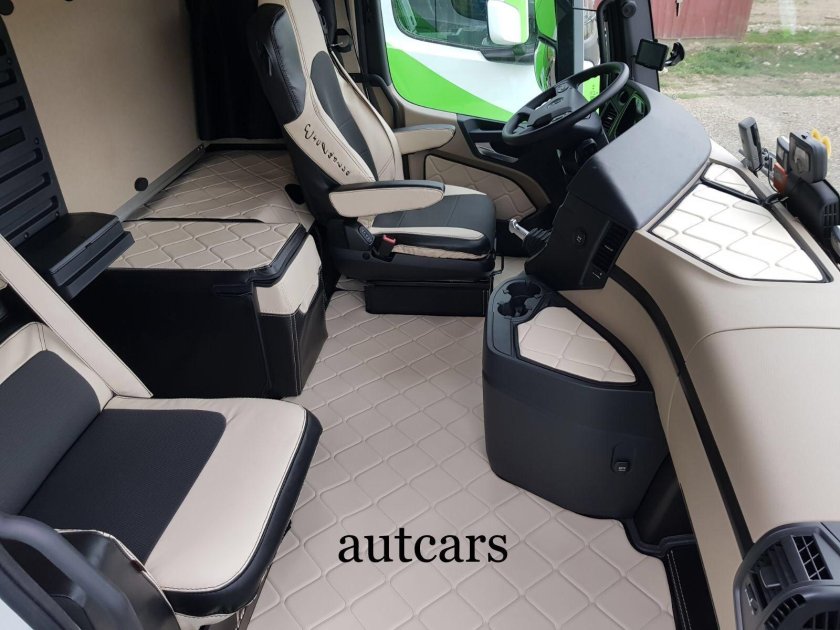 Мерседес Бенц Актрос 1845 салон