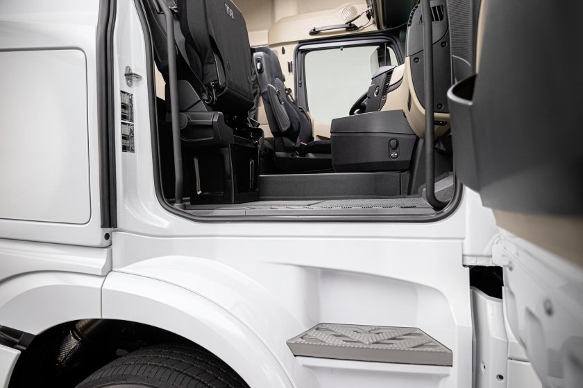 Мерседес Актрос 2021