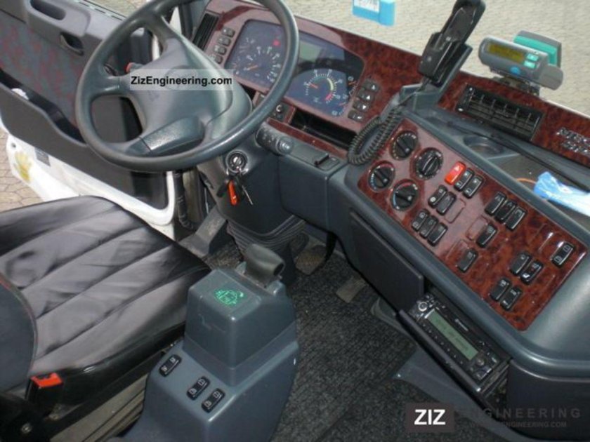 Мерседес Бенц Актрос 1843 салон