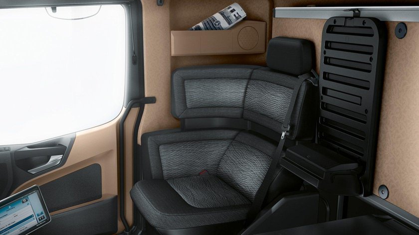 Новый Мерседес Актрос 2021 салон