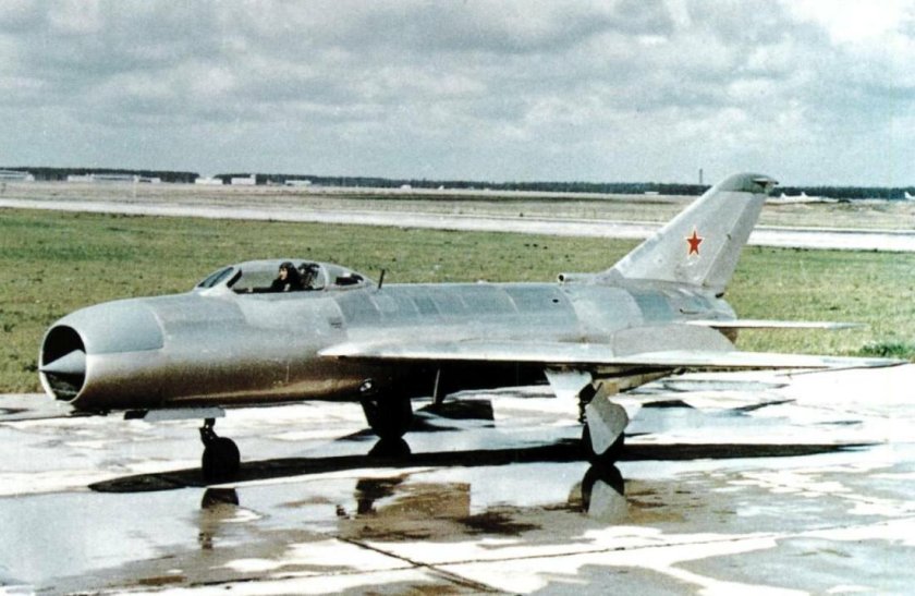 Миг-19 реактивный самолёт