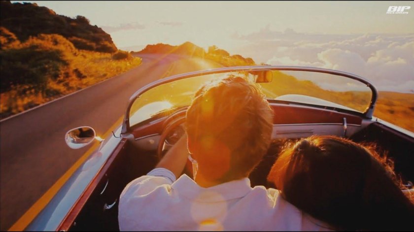 Мужчина в кабриолете