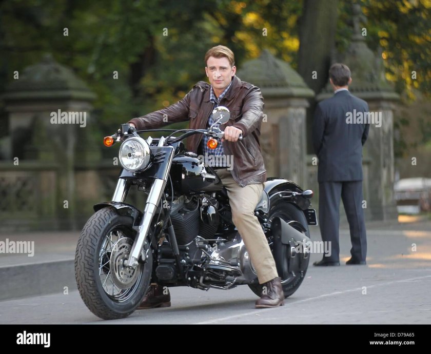 Крис Эванс Мстители мотоцикл