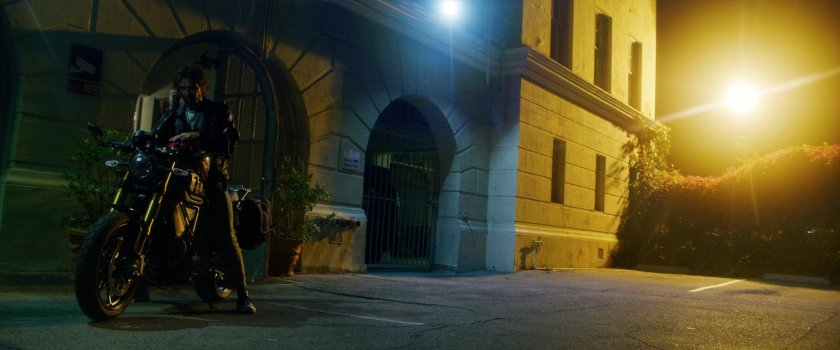 Птица на мотоцикле