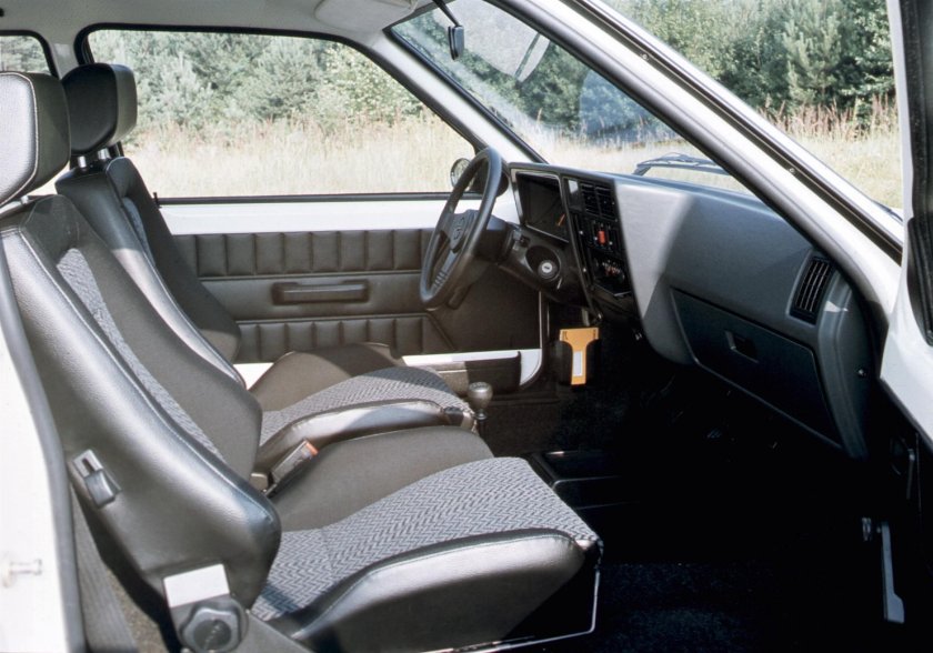 Opel Kadett 1984 салон
