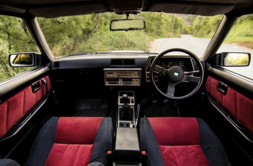 Nissan Skyline r30 Interior