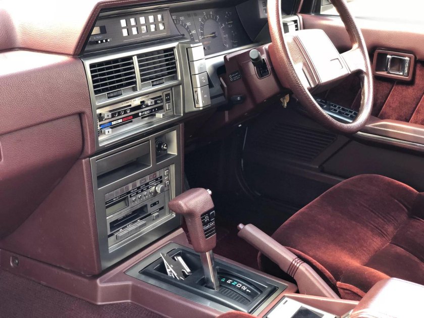 Nissan Skyline r31 салон