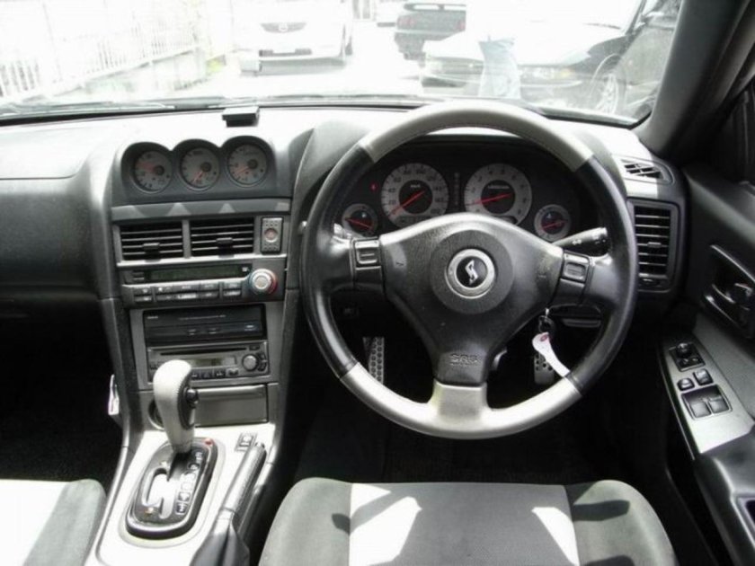Nissan Skyline 34 салон
