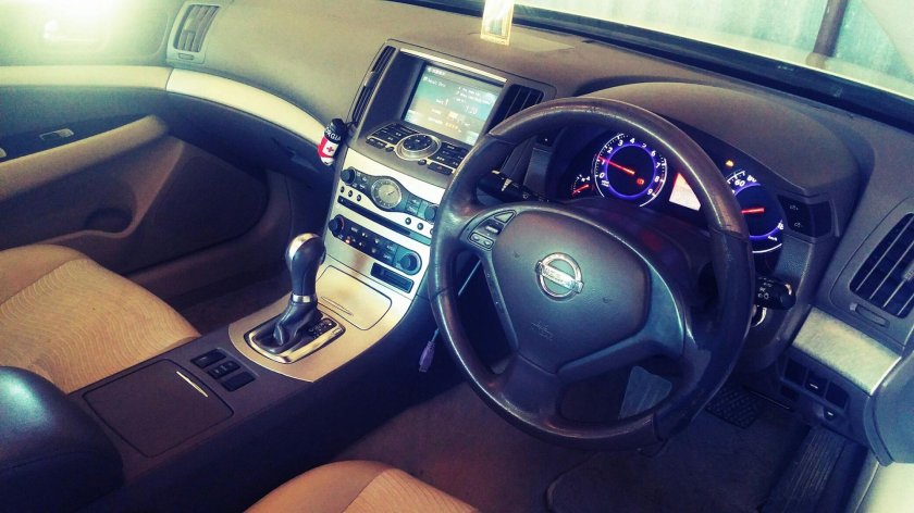 Skyline v36 салон