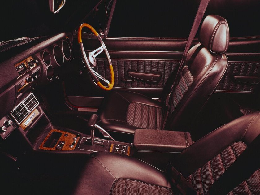 Nissan Skyline 2000gt-r салон