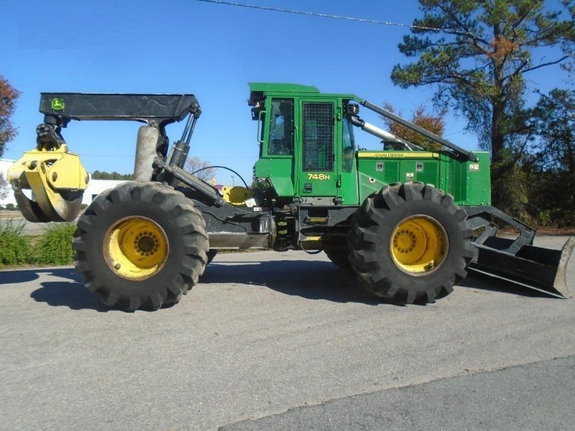 John Deere 748h