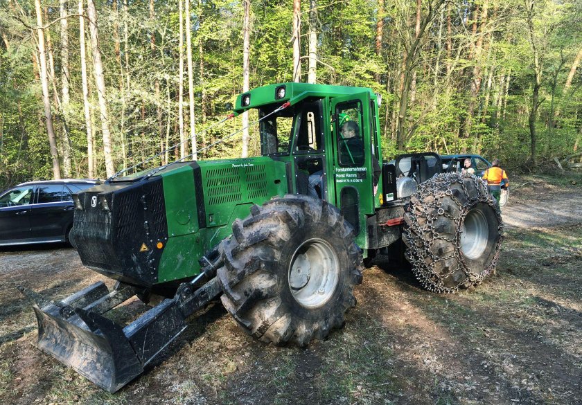 К 8400 Skidder трактор