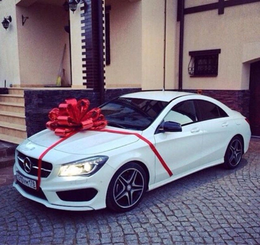 Красно белый Мерседес
