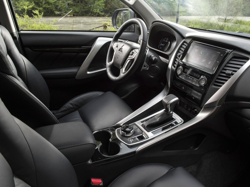 Mitsubishi Pajero Sport 2019 салон