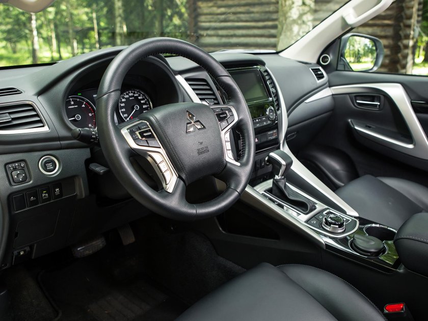 Mitsubishi Pajero Sport 3 салон