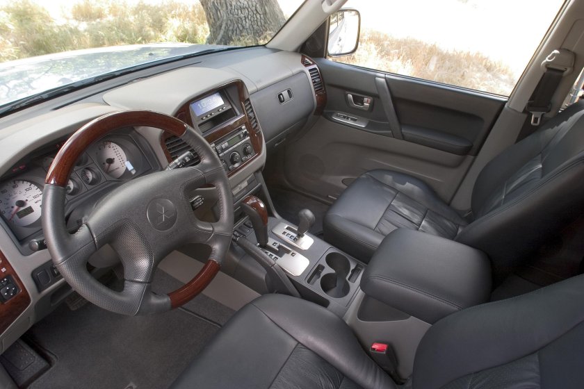 Митсубиси Паджеро 3 салон