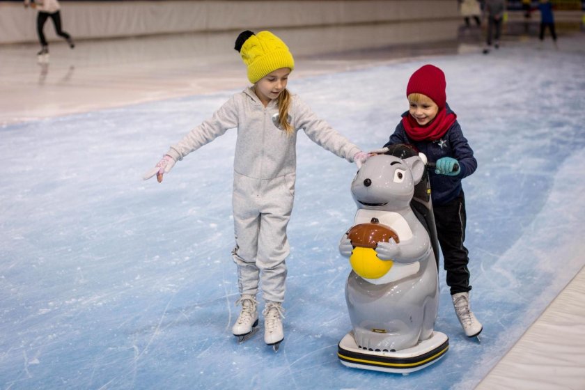 Приспособление для катания на коньках для детей