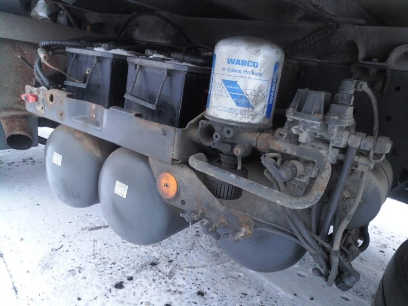 Кран осушителя Мерседес Аксор