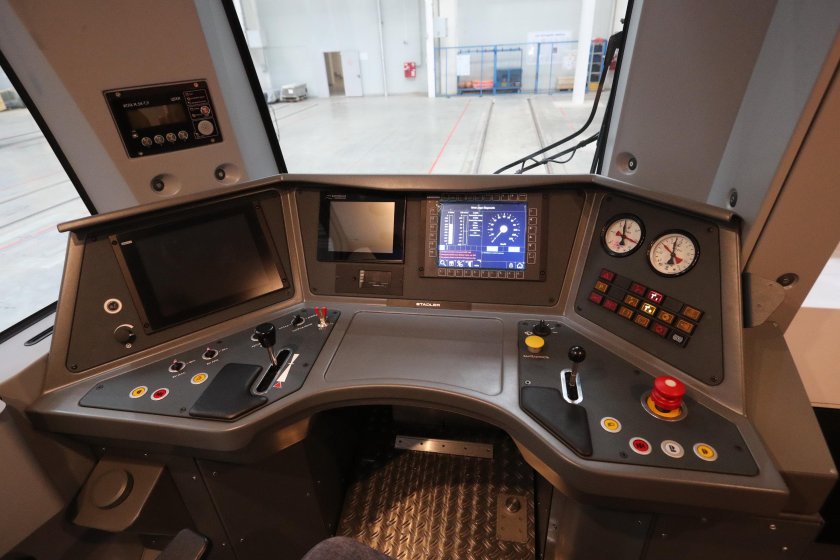 Штадлер метро кабина