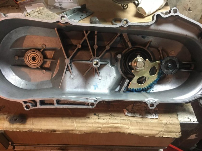 Крышка вариатора на скутер стелс Скиф 50 2т