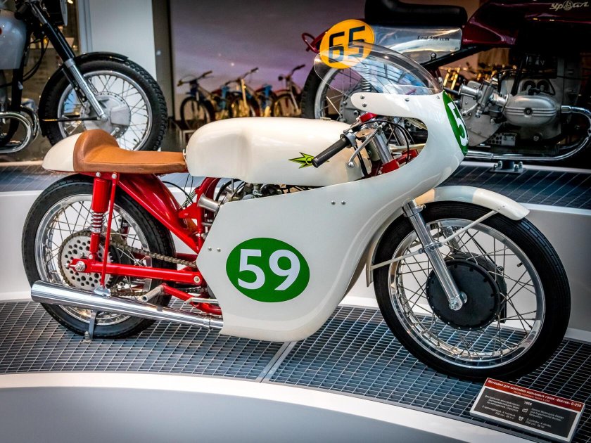 Шоссейно кольцевой мотоцикл