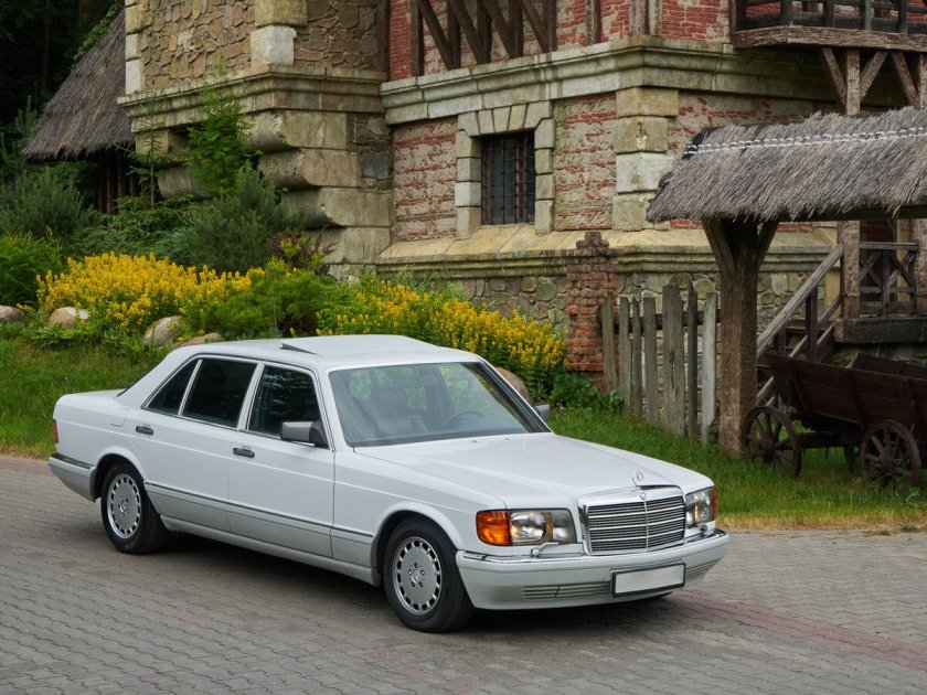 Mercedes-Benz w126 белый
