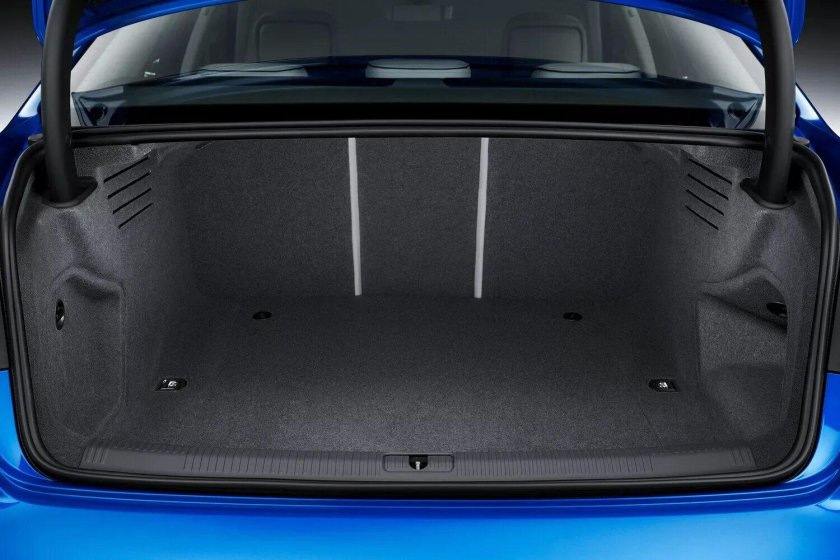 Audi a4 седан багажник