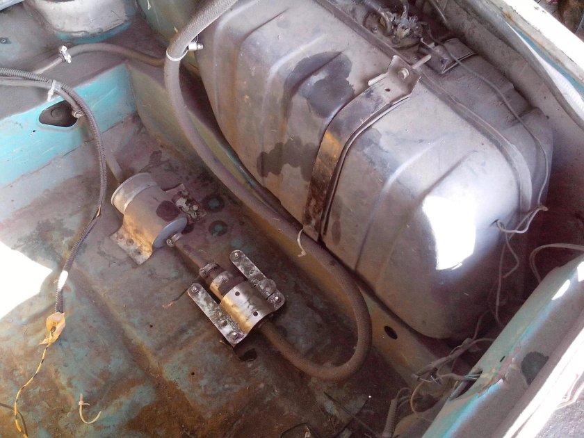 Инжектор 2106 ВАЗ бак