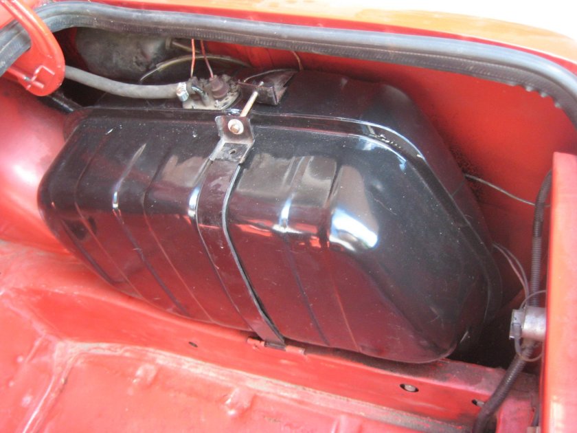 Топливный бак ВАЗ 2106