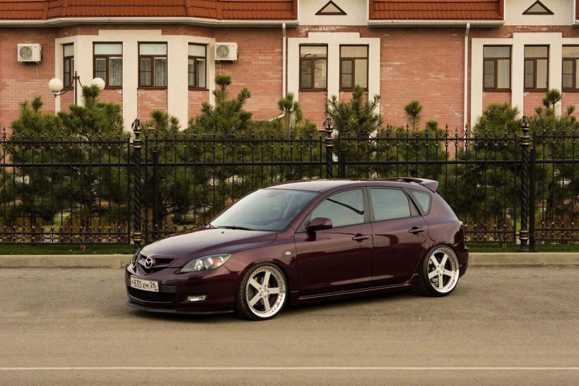 Мазда 3 БК хэтчбек на 17 дисках