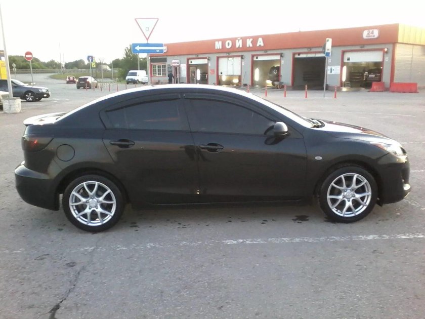 Mazda 3 BK седан r17