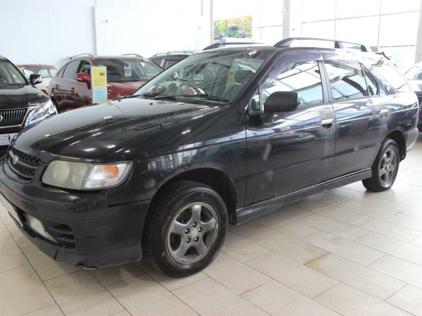 Ниссан Рнесса 1998