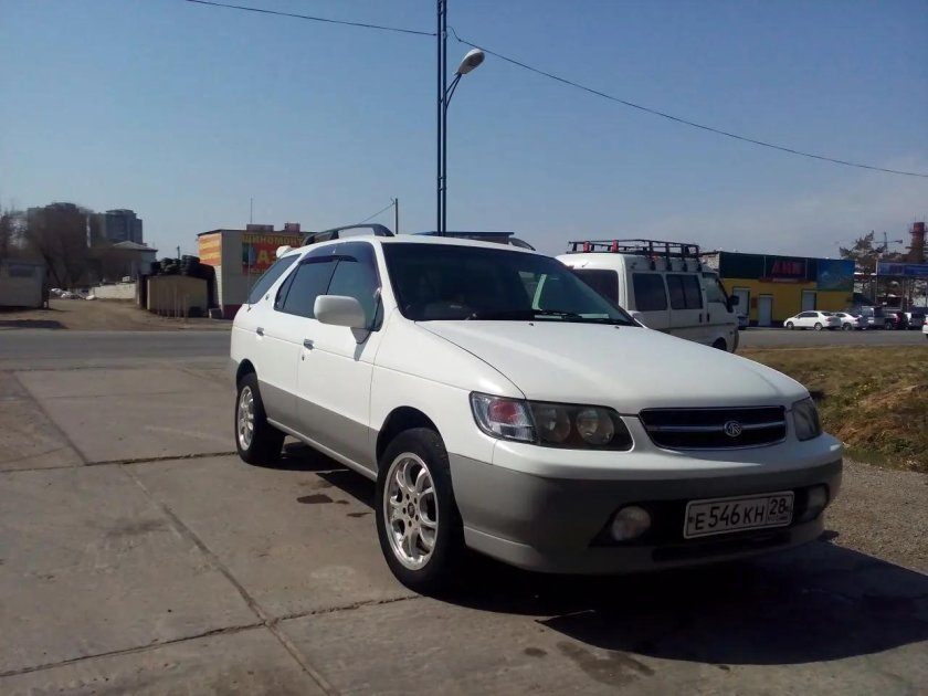 Nissan r'nessa 1999