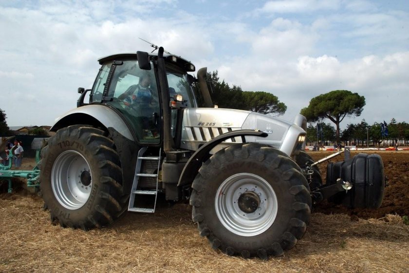 Трактор Ламборджини r8