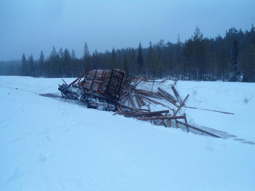 Опрокидывание лесовоза