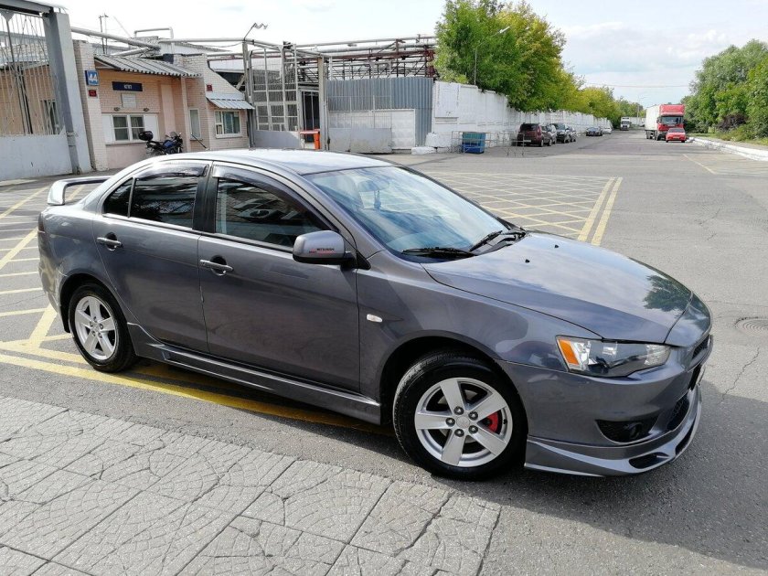 Лансер 10 серый