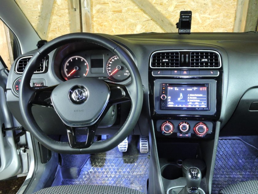Тюнинг салона Фольксваген поло седан 2011