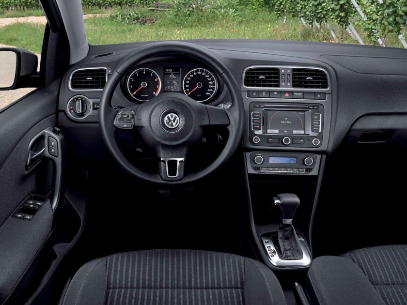 Volkswagen Polo mk5 салон