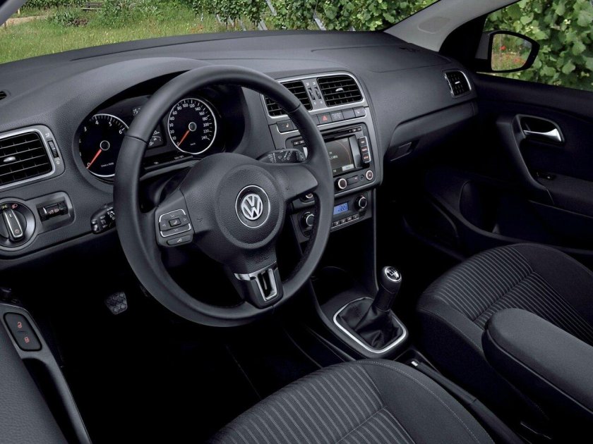 Фольксваген поло седан 2010 салон