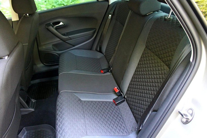 Поло седан салон сзади