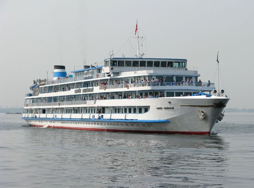 Теплоход Семен Буденный