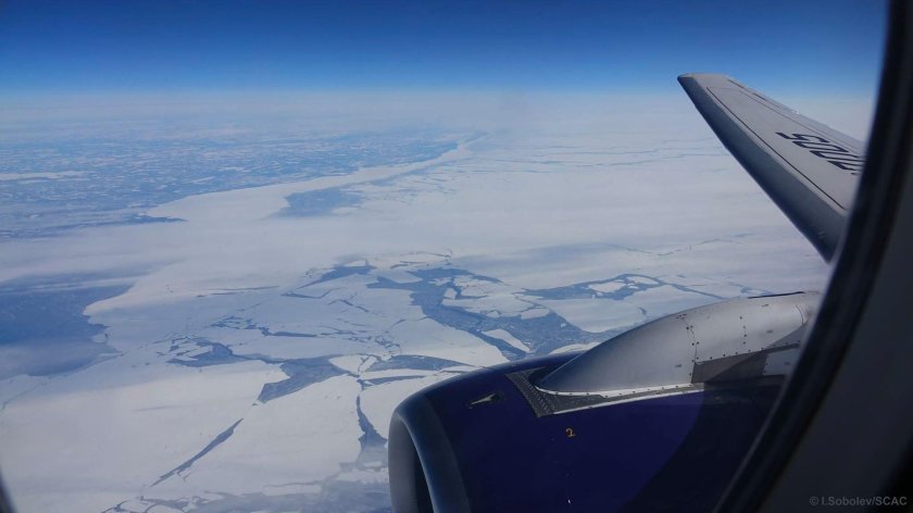 Самолет в Арктике