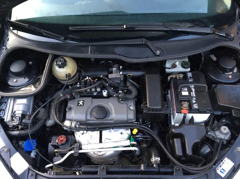 Пежо 206 1.4 под капотом