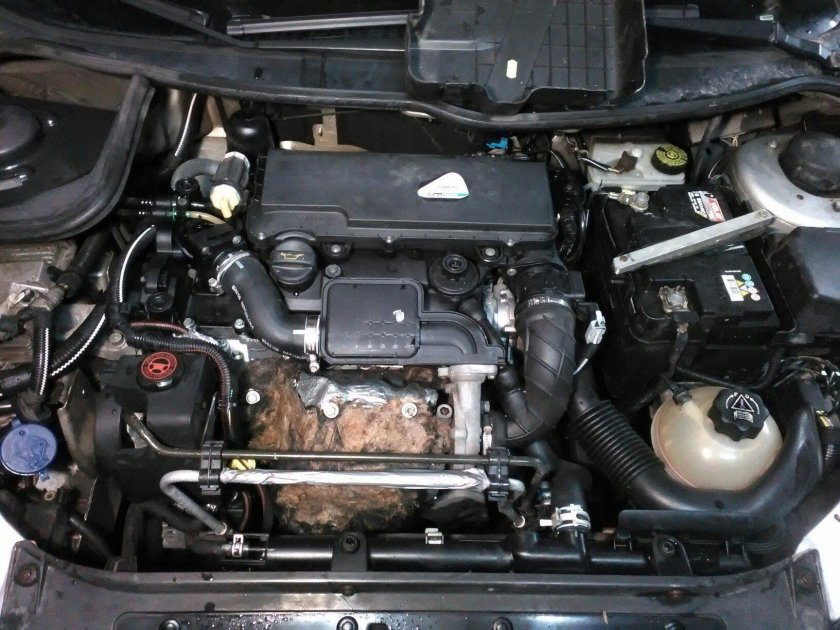 Peugeot 206 подкапотное
